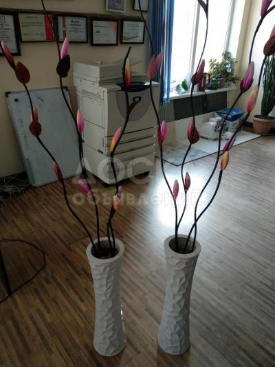 продаю декоративные вазы с цветами 2шт