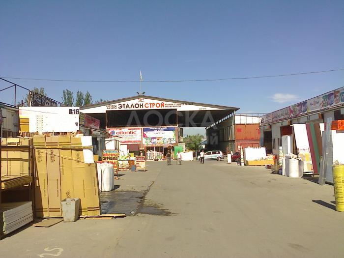 Продаю коммерческую недвижимость торговые помещения 18кв. м., Старый толчок. Тоголока молдо.