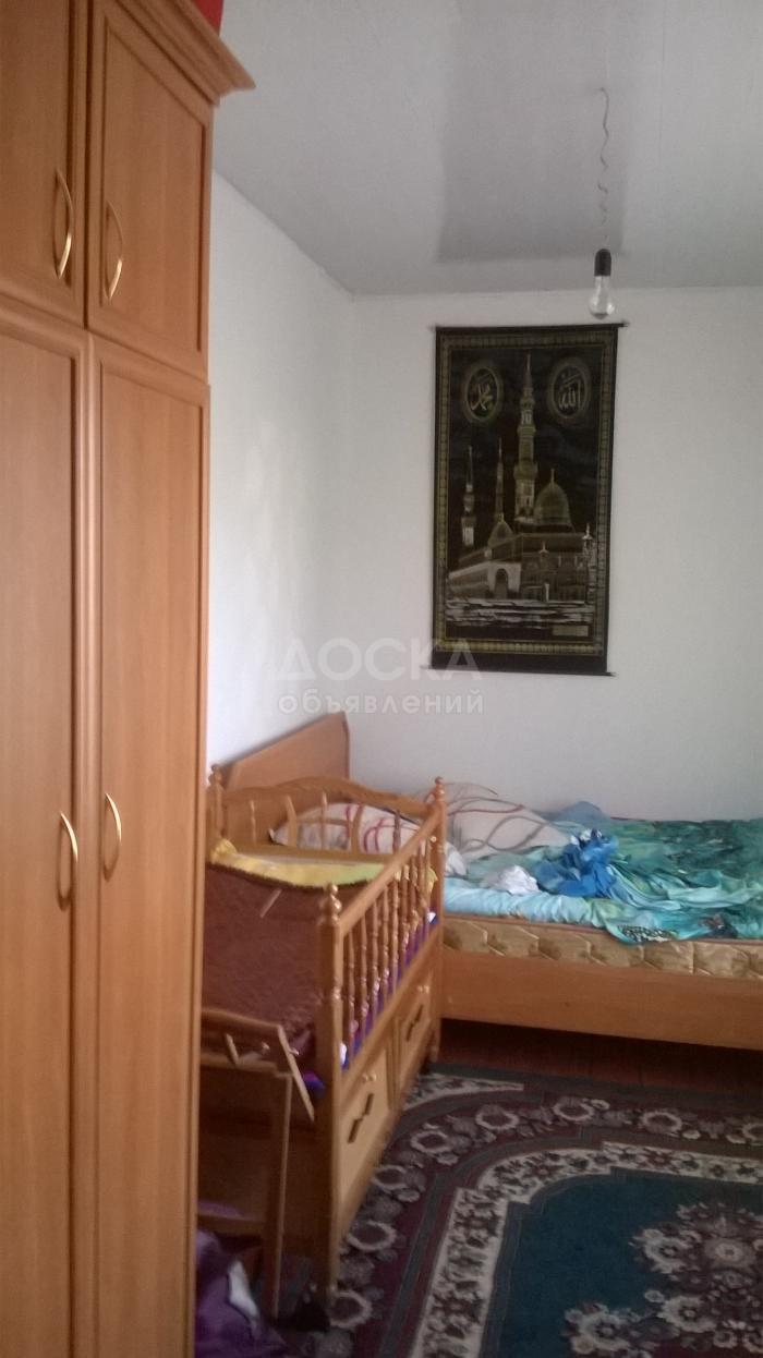 Продаю дом, 5-ком., 80кв. м., этаж-1, 7-сот., стена саман, н/с Акжар.5ул,23дом, вниз по советской,возле обьездной дороги..,