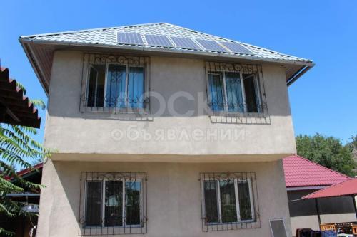 Продаю дом 6-ком., 200кв. м., этаж-1, 10-сот., стена кирпич, Куренкеева.