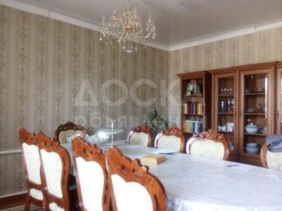 Продаю дом 6-ком., 400кв. м., этаж-2, 4-сот., стена кирпич, Бишкек.