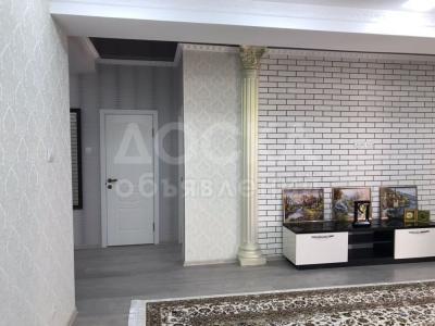 Продаю квартиру 2-ком., 78кв. м., этаж - 2/10, 7мкр,.