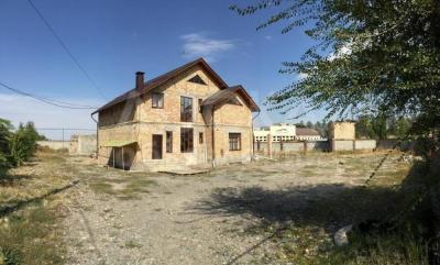 Продаю дом 1-ком., 370кв. м., этаж-2, 6.5-сот., стена кирпич, Ахунбаева.