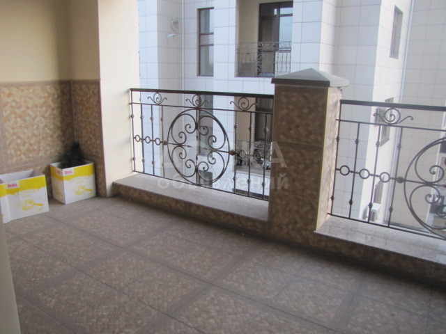 коммерческую недвижимость офисное помещение 220кв. м., Токтогула Раззакова.