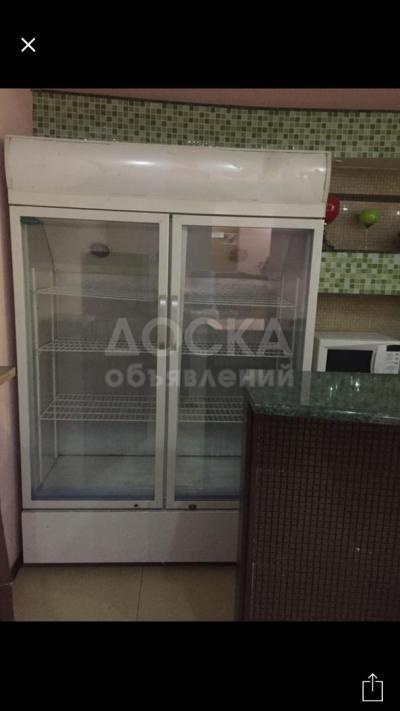 Витринный холодильник большой