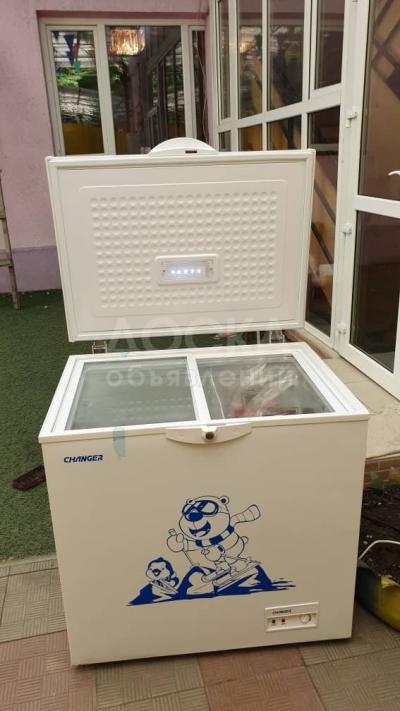 Продаю б/у холодильник, морозильник (почти новые), посуду, самовар, кастрюли