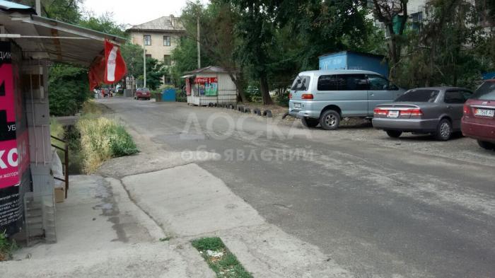 Продаю коммерческую недвижимость торговые помещения 1кв. м., Бишкек,