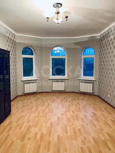 Продаю дом 15-ком. 900кв. м., этаж-3, 24-сот., стена кирпич, Киризия.