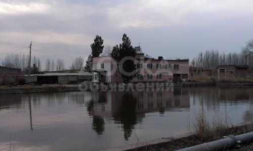 Продаю коттедж 7-ком., 300кв.мкв. м., этаж-2, 63-сот., стена кирпич, кант ул. полигон-1.