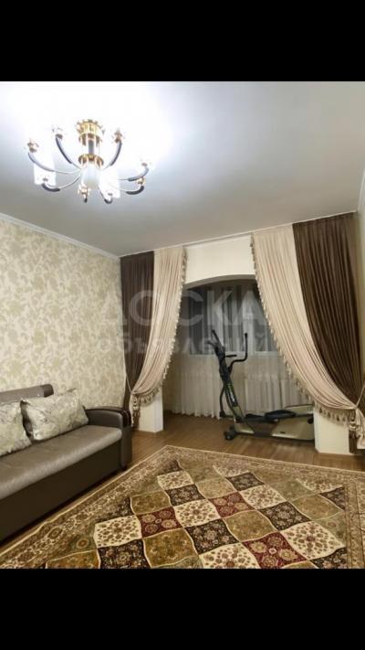 Продаю 3-комнатную квартиру, 102кв. м., этаж - 7/9, 11мкр.