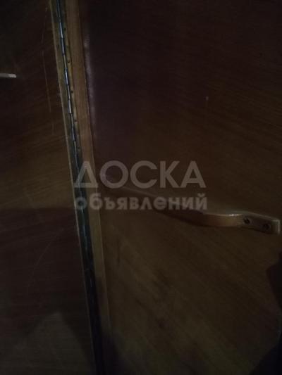 Винтажный шифоньер 3-створчатый на ножках /массив дерева, лак, сборно-разборный/ (СССР)