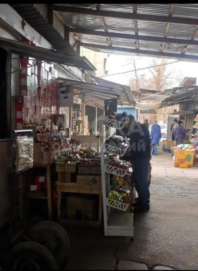 Продаю торговое помещение  10кв. м., Ошский рынок .