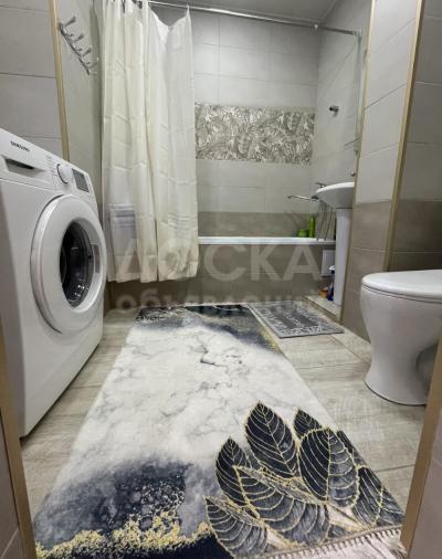 Продаю 1-комнатную квартиру, 38кв. м., этаж - 10/10, Аламедин 1.