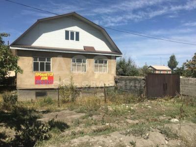 Продаю дом 4-ком. 90 мкв. м., этаж-2, 8.5-сот., стена другое, Адрес: г.Каракол ул.Ленина 248.