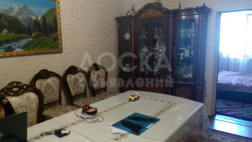 Продаю дом 4+3-ком., 189кв. м., этаж-1, 3-сот., стена кирпич, по Молодой Гвардии.