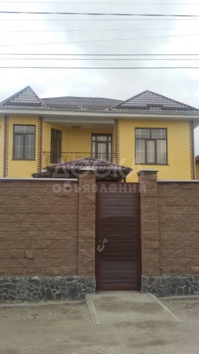 Продаю дом 1-ком., 1кв. м., этаж-3, 1-сот., стена кирпич, К.Маркса.