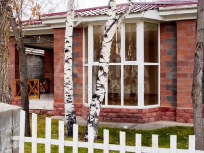 Продаю коттедж 3-комнатную 221кв. м., этаж-1, 3-сот., стена кирпич, с. Кош-Коль.