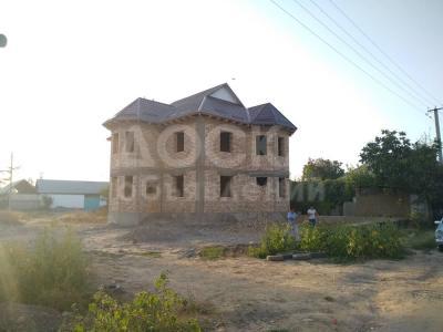 Продаю дом 7-ком. 240кв. м., этаж-2, 6-сот., стена кирпич, мкр Достук.