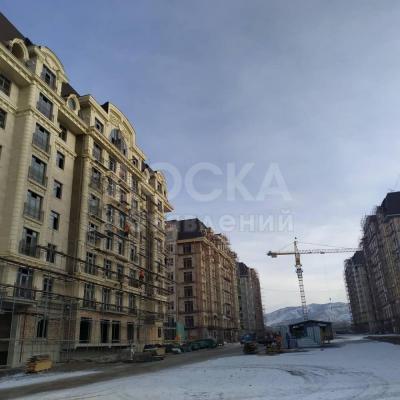 Продаю 2-комнатную квартиру, 80кв. м., этаж - 2/8, в районе Асанбай, рядом парк Асанбай..