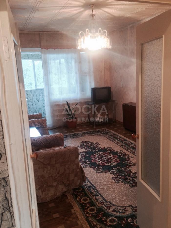 Продаю квартиру 2-ком., 52кв. м., этаж - 4/5, 5 микрорайон,