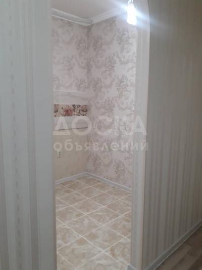 Продаю 1-комнатную квартиру, 40кв. м., этаж - 1/10, мкр "Джал-Артис".