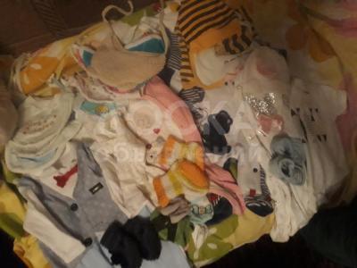 Продаю срочно пакет детских вещей  с рождения  до двух месяцев