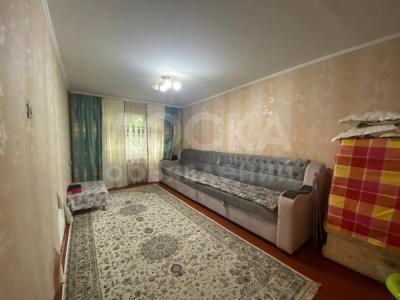 Продаю 2-комнатную квартиру, 42кв. м., этаж - 1/4, 10 микрорайон.