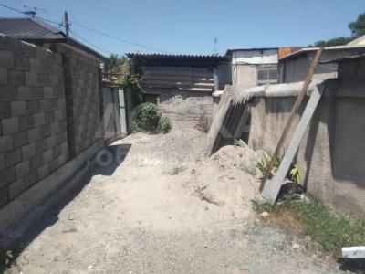 Продаю 4-комнатную квартиру, 75кв. м., этаж - 1/1, Пишпек.