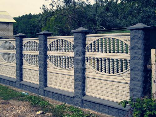 Забор должен быть нескучным, как и его хозяин :)