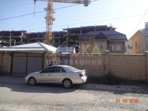 Продаю дом 1-ком., 162кв. м., этаж-2, 640-сот., стена кирпич, Бишкек.