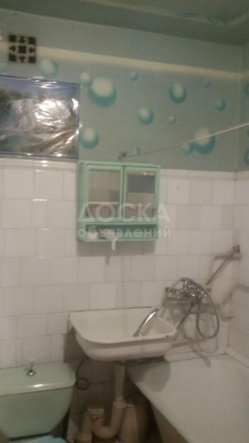 Продаю квартиру 2-ком., 42кв. м., этаж - 1/1, Бишкек.