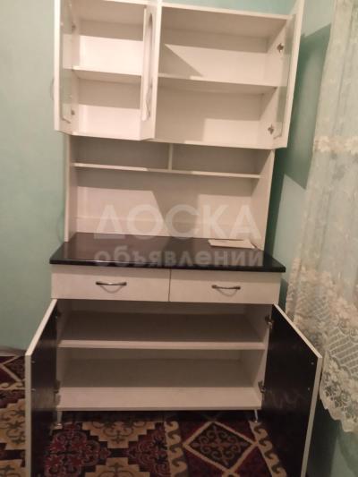 Срочно продаю кухонный буфет, состояние новый, недавно купили, размер 1м высота 2 м