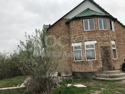 Продаю дом 4-ком. 284кв. м., этаж-1, 4-сот., стена кирпич, пригородный 145.