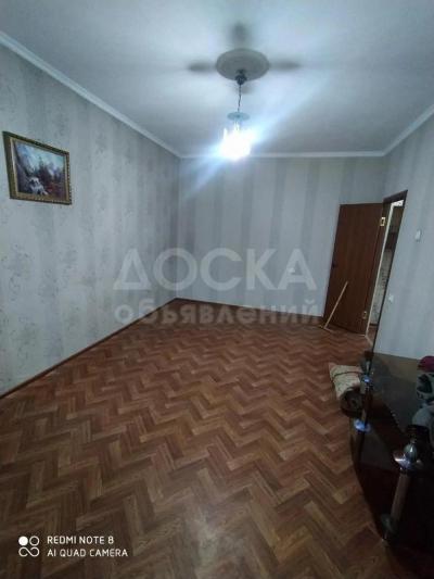 Продаю 1-комнатную квартиру, 38кв. м., этаж - 5/5, Уметалиева/Московская.