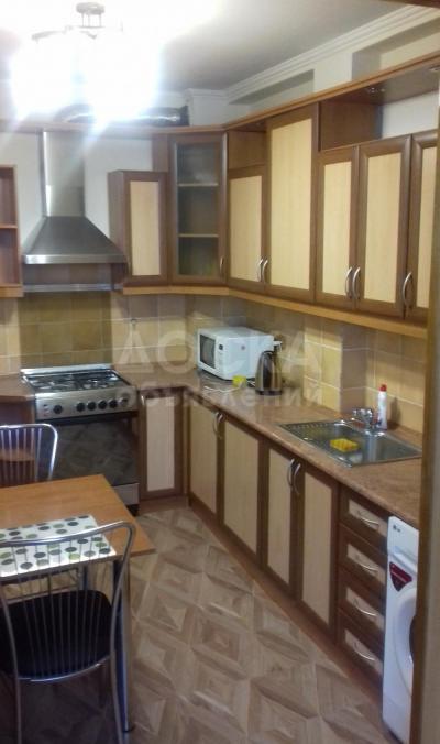 Продаю 2-комнатную квартиру, 64кв. м., этаж - 6/8, Токтогула-Тыныстанова.