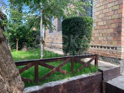 Продаю дом 5-ком. 106кв. м., этаж-1, 25-сот., стена кирпич, с. Восток.