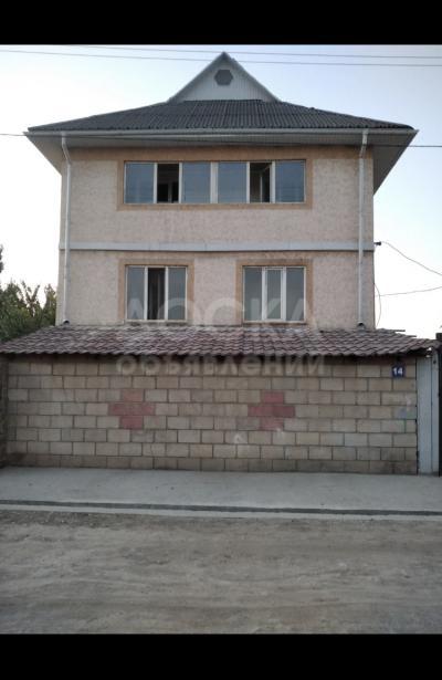 Продаю дом 10-ком. 250кв. м., этаж-3, 6-сот., стена кирпич, Рынок «Сары-Озон».