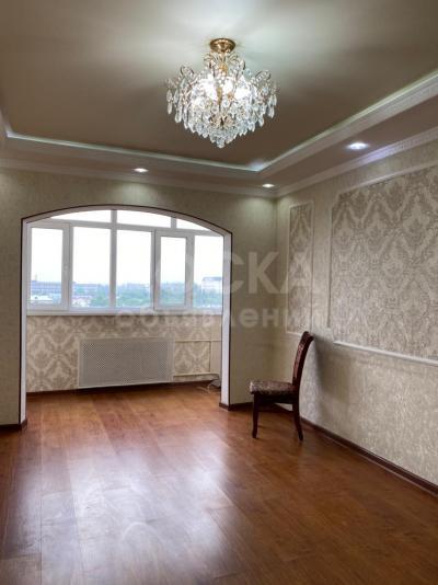 Продаю 1-комнатную квартиру, 45кв. м., этаж - 9/9, ул. Салиева/Айтматова. .