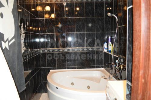 Продаю квартиру 2-ком., 63кв. м., этаж - 3/9, Асанбай.