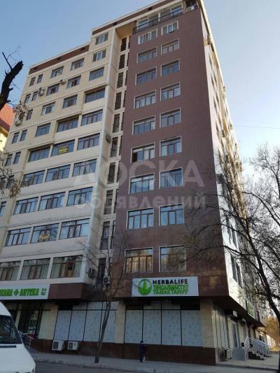 Продаю квартиру 2-ком., 83 кв. м., этаж - 7/10, Улица Исанова-Бокомбаева.