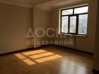 Продаю квартиру 4-ком., 150кв. м., этаж - 3/10, Боконбаева Исанова.
