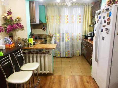 Продаю 3-комнатную квартиру, 57кв. м., этаж - 4/4, 5мкр, дом 56.