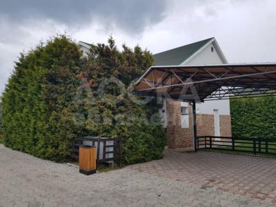 Продаю коттедж 4-ком. 130кв. м., этаж-1, 3-сот., стена кирпич, Каприз.