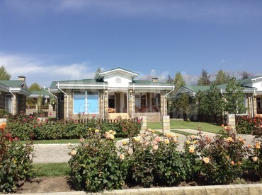 Продаю коттедж 4-ком. 152кв. м., этаж-1, 8-сот., стена шлакоблок, Карвэн 1 линия.