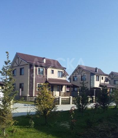 Продаю дом 5-ком. 246кв. м., этаж-3, 4.5-сот., стена кирпич, Highland.