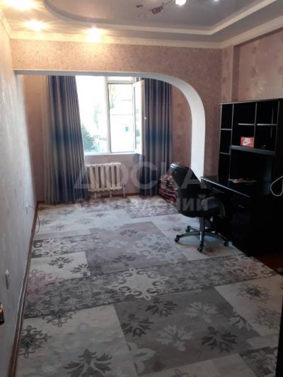 Продаю квартиру 2-ком., 72м квкв. м., этаж - 3/10, Джал.