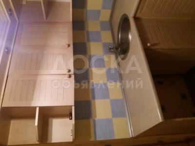 Продаю 2-комнатную квартиру, 43кв. м., этаж - 2/5, K.Akiev st.9.