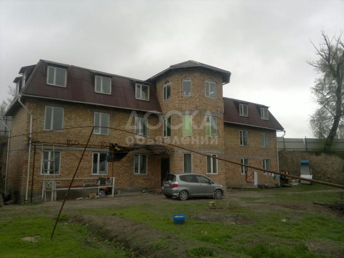 Продаю или сдаю в аренду под бизнес дом 3 этажа, ул. Берликская 11, все условия,