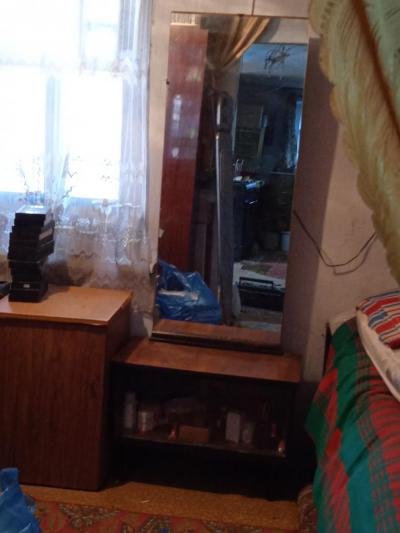 продам трюмо с зеркалом
