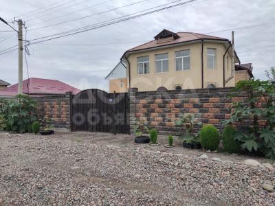 Продаю дом 7-ком. 190кв. м., этаж-2, 4-сот., стена кирпич, Биримдик Кут.